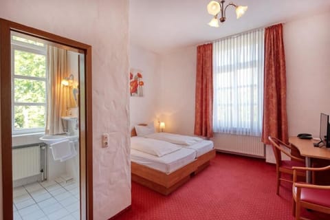 Economy Double or Twin Room, Private Bathroom