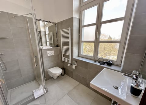 Economy Double or Twin Room, Private Bathroom | Bathroom