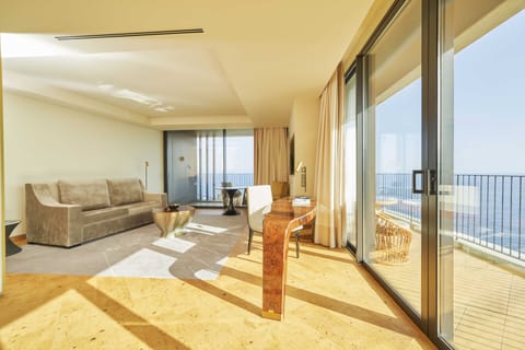 Superior Ocean Suite | Living area | Flat-screen TV