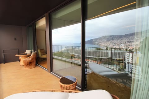 BAY SUITE | Balcony