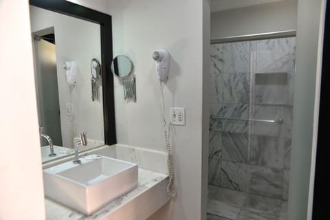 VIP | Bathroom | Shower, rainfall showerhead, towels