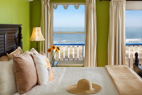 Room (93 Lookout Suite at Vilano Beach) | Premium bedding, pillowtop beds, individually decorated