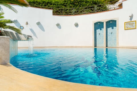 Seasonal outdoor pool, pool umbrellas, sun loungers