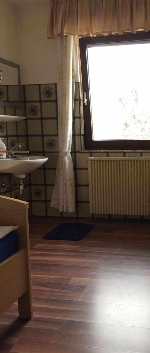 Single Room | Desk, iron/ironing board, free WiFi, bed sheets