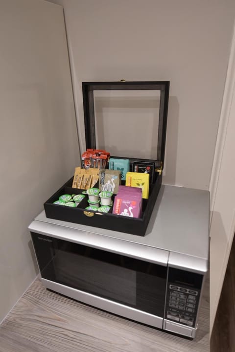 1 bedroom, Egyptian cotton sheets, premium bedding, Select Comfort beds