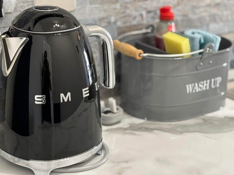 Studio, Ensuite, Valley View | Private kitchen | Electric kettle