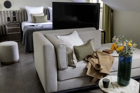 Suite (The Suite) | Minibar, in-room safe, soundproofing, free WiFi