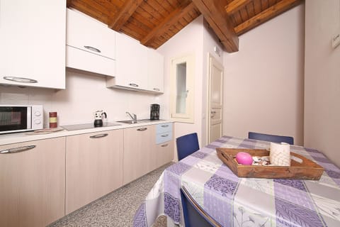 Studio, Lake View | In-room safe, cribs/infant beds, free WiFi, bed sheets