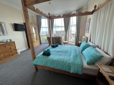 Deluxe Double Room, Sea View | Free WiFi, bed sheets