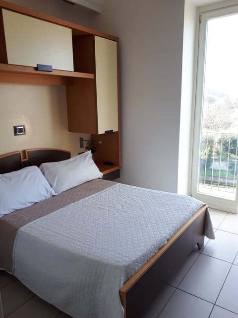 Standard Double Room | In-room safe, soundproofing, iron/ironing board, free WiFi