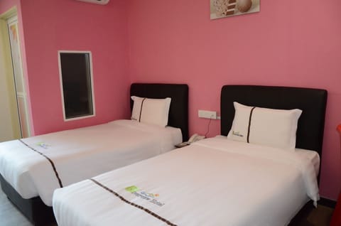 Standard Room | Desk, iron/ironing board, free WiFi, bed sheets