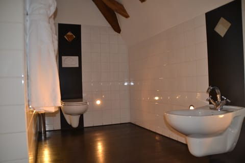 Luxury Double Room | Bathroom | Free toiletries, hair dryer, bathrobes, bidet