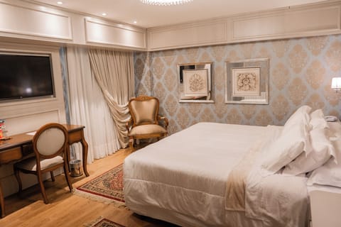 Suite Master Casal | Premium bedding, minibar, in-room safe, individually decorated