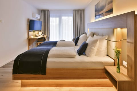 Deluxe Double Room, Garden View | In-room safe, desk, blackout drapes, rollaway beds