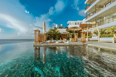 Outdoor pool, pool umbrellas, sun loungers