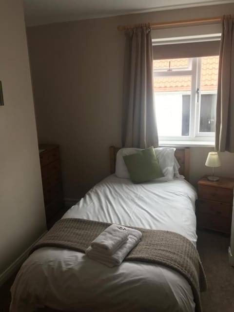 Single Room, Private Bathroom | Iron/ironing board, cribs/infant beds, free WiFi, bed sheets