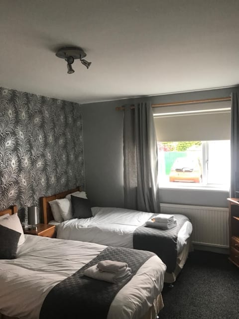 Twin Room, Private Bathroom | Iron/ironing board, cribs/infant beds, free WiFi, bed sheets