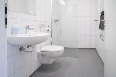 Room for 6 people with Private Bathroom | Bathroom | Shower, towels