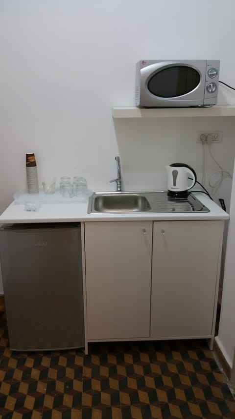 Superior Single Room | Private kitchenette | Fridge, microwave, coffee/tea maker