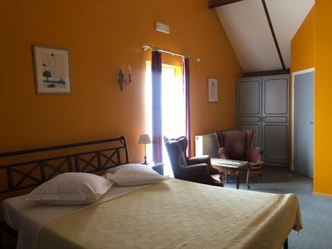 Double Room | Blackout drapes, free WiFi, bed sheets