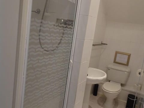 Deluxe Double Room, Ensuite | Bathroom | Towels