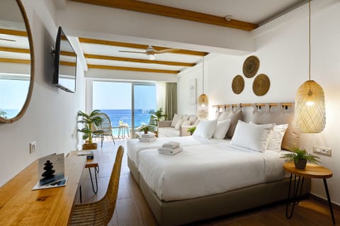 Superior Double Room, Individual Pool, Sea View | Premium bedding, minibar, in-room safe, desk