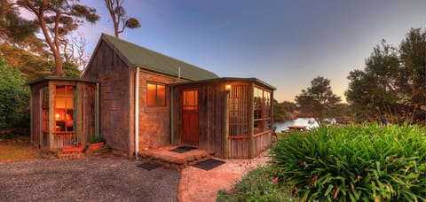 Romantic Cottage (Jetty Cabin) | 2 bedrooms, down comforters, pillowtop beds, soundproofing