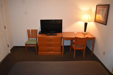 Room, 1 King Bed, Non Smoking | Desk, blackout drapes, free WiFi, bed sheets