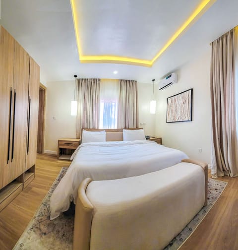 Luxury Room, 1 Queen Bed, Non Smoking, City View | Premium bedding, individually decorated, individually furnished, desk