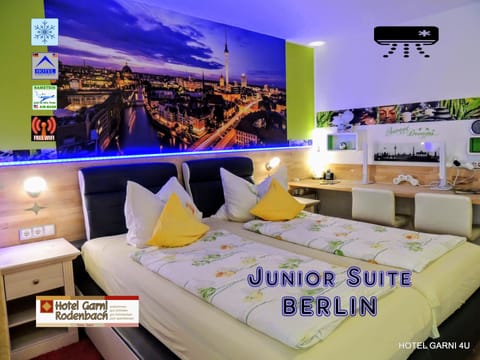 City Suite, 1 Bedroom, Kitchen | Individually decorated, desk, laptop workspace, blackout drapes