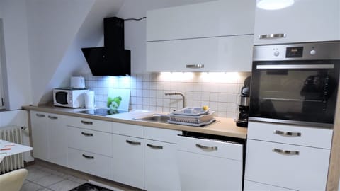 Comfort Apartment, 2 Bedrooms, Non Smoking, Kitchen | Private kitchen | Fridge, microwave, electric kettle