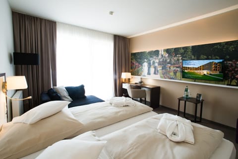 Deluxe Double Room | Minibar, in-room safe, desk, blackout drapes