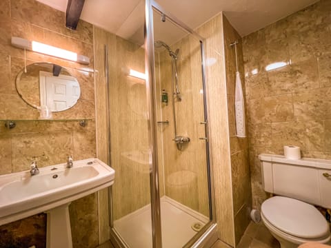 Deluxe Double Room, Ensuite | Bathroom