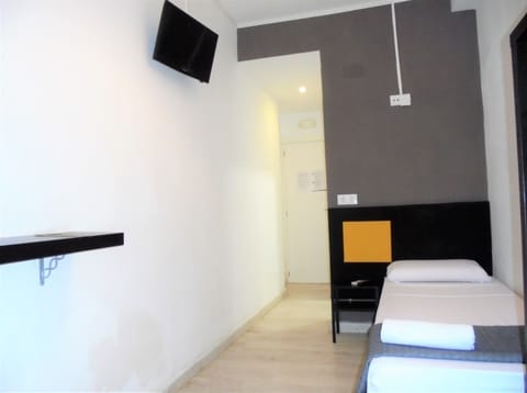 Single Room, Private Bathroom (C) | In-room safe, free WiFi, wheelchair access