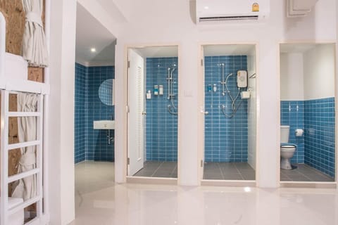 Mixed Dormitory  | Bathroom | Shower, towels