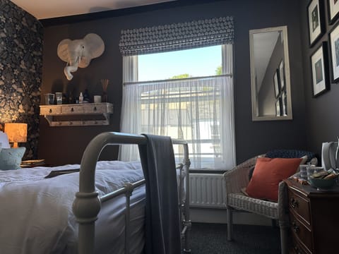 Comfort Double Room, Shared Bathroom, Courtyard View (South Western)