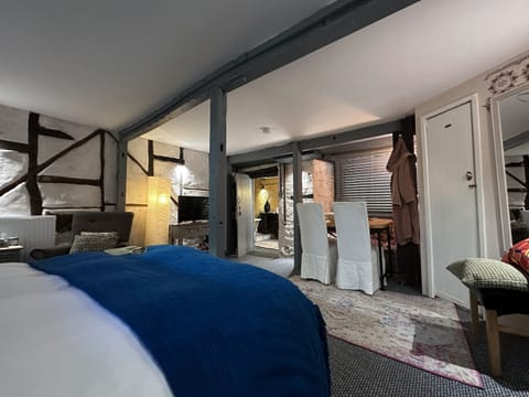 Comfort Apartment, Private Bathroom, Courtyard View (Garden Apartment)