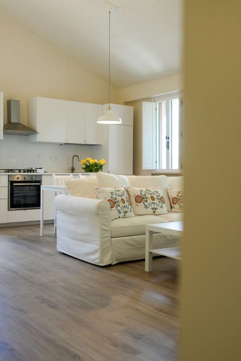 Standard Apartment at 2,5 km from Agriturismo Il Cerreto | Private kitchen | Highchair, freezer