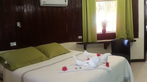 Cabin, 1 Queen Bed, Non Smoking | Pillowtop beds, in-room safe, desk, free WiFi