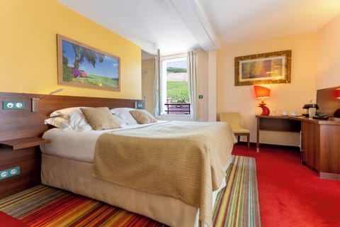 Premium bedding, minibar, individually decorated, individually furnished