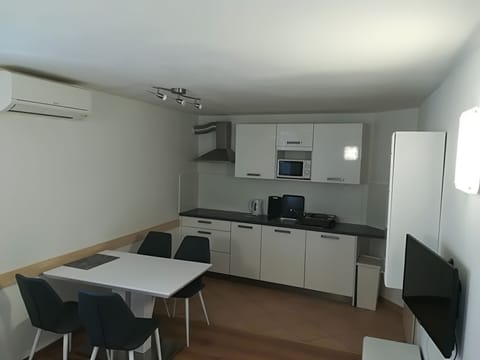 City Apartment, 1 Bedroom | Private kitchen | Fridge, microwave, stovetop, dishwasher