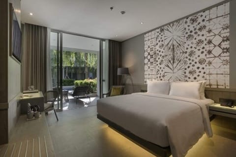 Lagoon Pool | 1 bedroom, premium bedding, in-room safe, desk