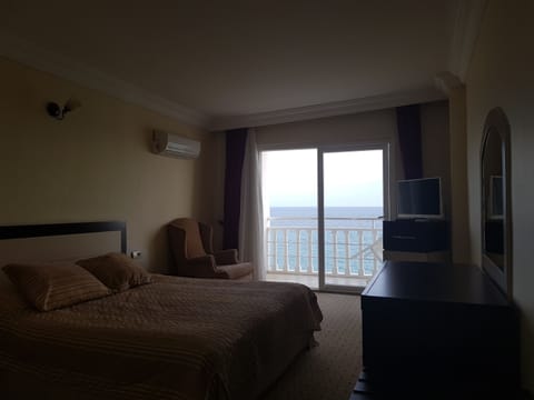 Standard Double Room, 1 Queen Bed, Sea View | Premium bedding, in-room safe, desk, soundproofing