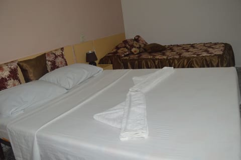 Standard Triple Room, Multiple Beds, Non Smoking | Bed sheets