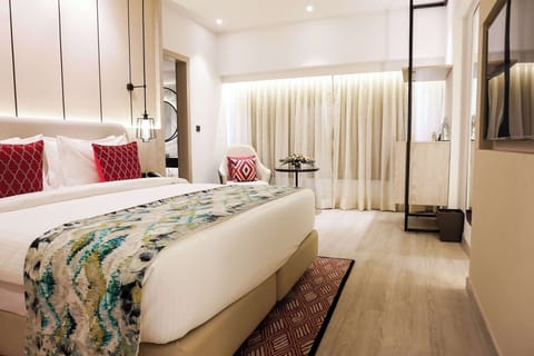 Club Room, 1 King Bed | Premium bedding, down comforters, minibar, in-room safe