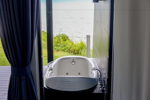 The Privilege Suite with Spectacular Sea View | Balcony