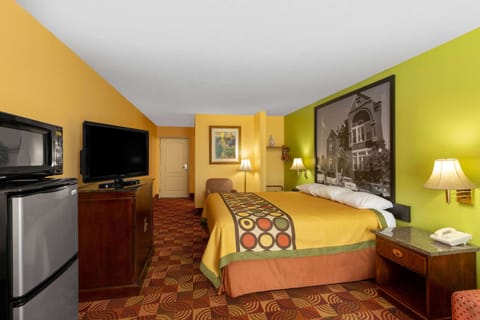 Deluxe Room, 1 King Bed, Non Smoking | Pillowtop beds, individually furnished, desk, blackout drapes