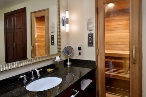 Presidential Suite, 1 King Bed, Non Smoking | Bathroom | Combined shower/tub, eco-friendly toiletries, hair dryer, towels