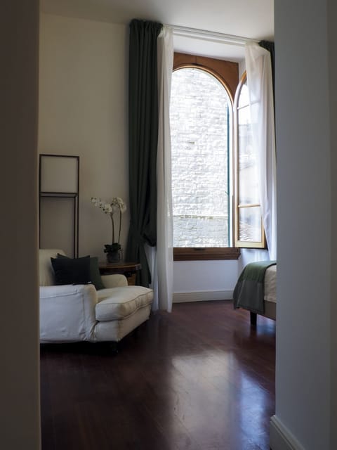 Deluxe Room | Minibar, in-room safe, iron/ironing board, free WiFi