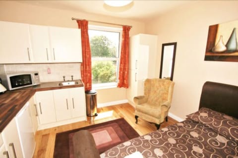 Double Room, 1 Double Bed | Individually furnished, desk, free WiFi, bed sheets